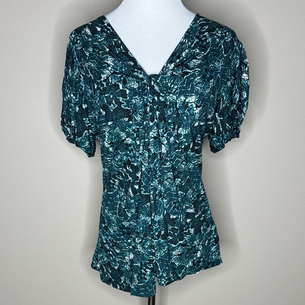 Fever womens short sleeve green floral stretch blouse size L.